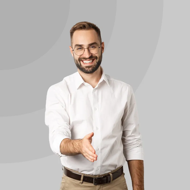 Cliente satisfecho con contrato personalizado de servicio